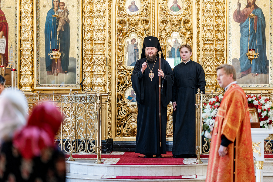 Божественная литургия в день отдания праздника Пасхи в Троицком кафедральном соборе Подольска